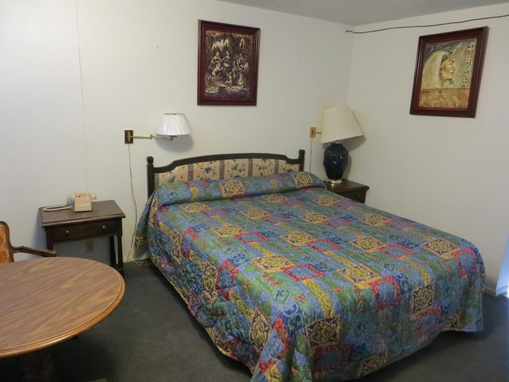 Economy Inn Тонопа Экстерьер фото